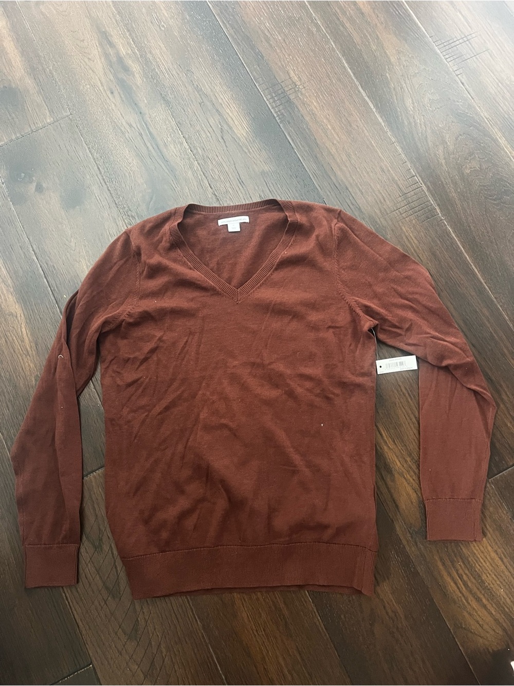 Classic fit lightweight V-Neck Sweater in Brown